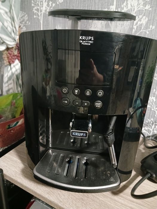 Продаю кавомашину Krups Arabica Latte EA817010,