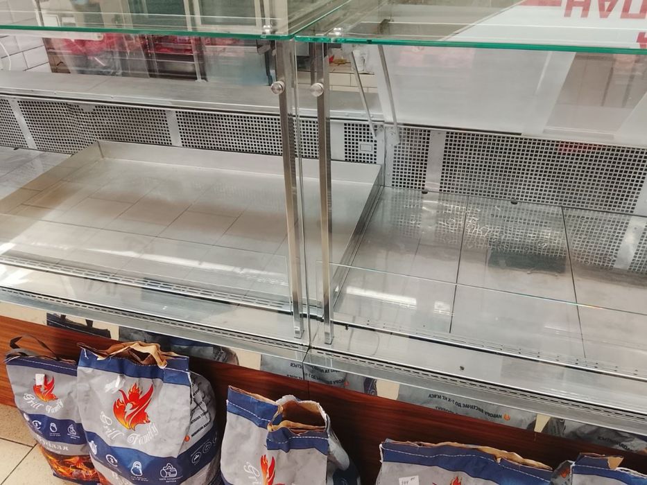 торгове місце в магазині з холодильними вітринами (Коростень, ринок)