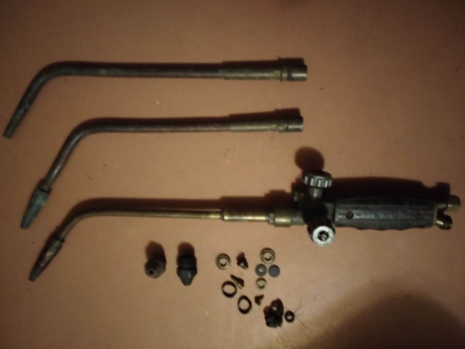 Продам газовую горелку есть запчасти