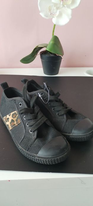 Trampki nowe roz. 32