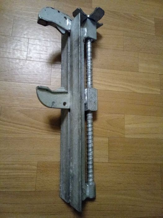 Стяжка, опалубний замок.