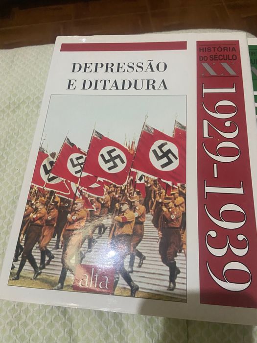 Enciclopédia composta por 8 livros