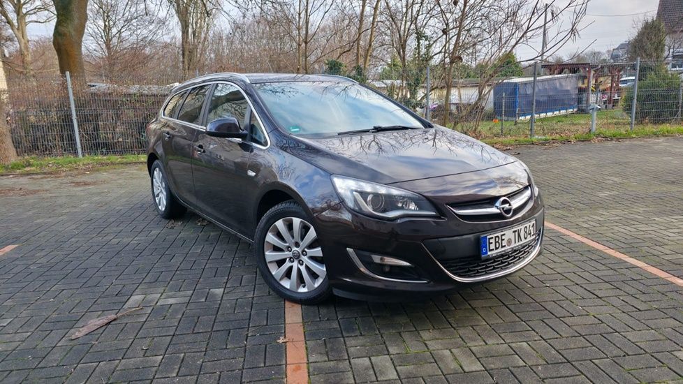 Opel Astra Bi-Ksenon Nawigacja Zadbana Kamera Cofania Klimatronik