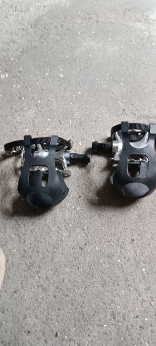 Pedais com ajuste de pé