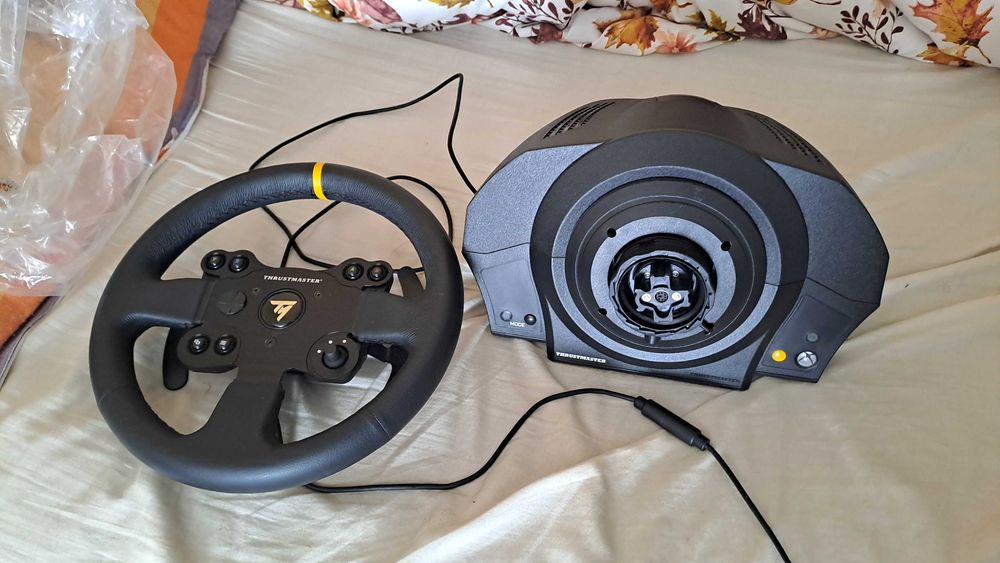 Kierownica Thrustmaster TX Leather Edition, stan BDB, PC, Xbox, RBR.