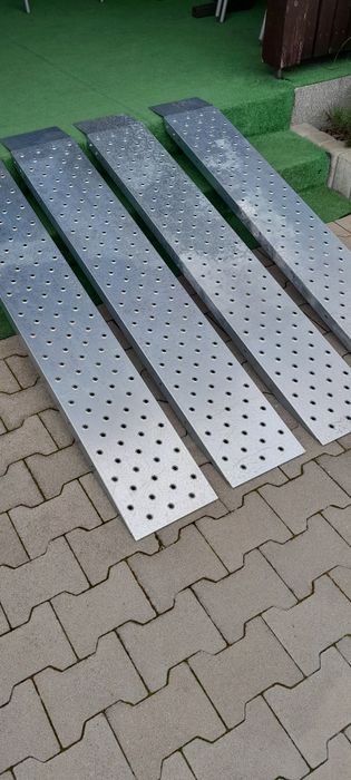 Podjazdy trapy rampy najazdowe