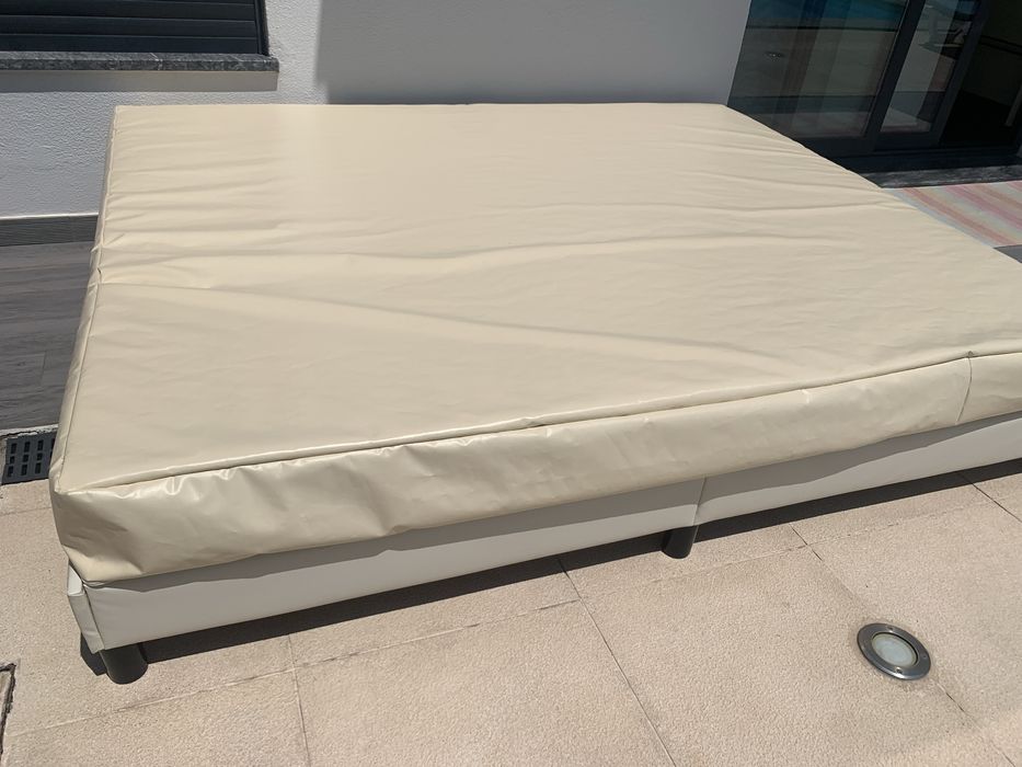 Cama de jardim- estrado, colchão e capa