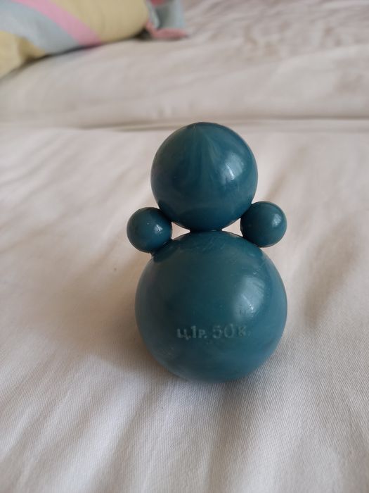 Продам жовтий м'ячик і неваляшку