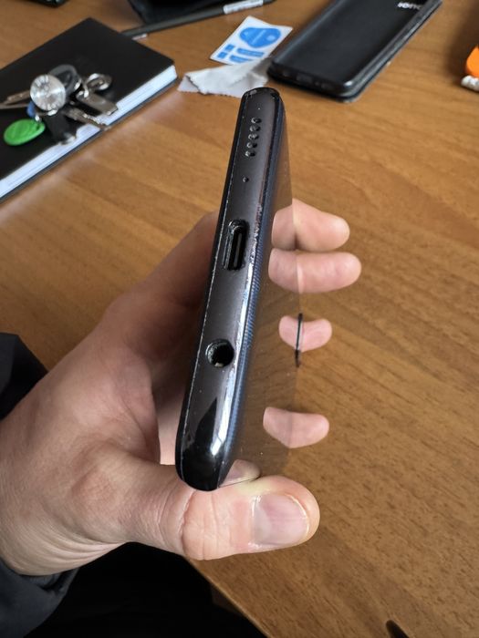 Samsung A31, 4gb оперативы, 64gb встроеная + слот.