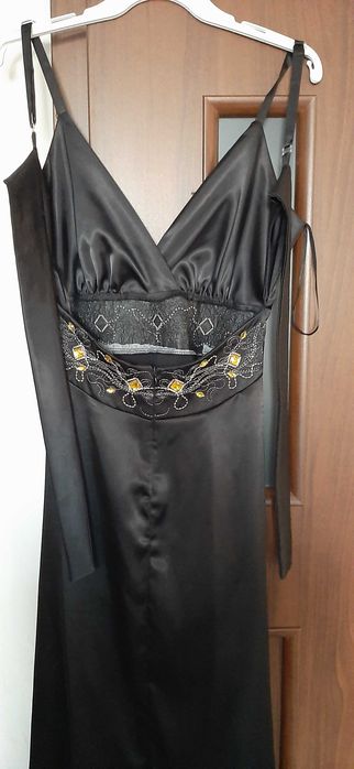 Długa czarna sukienka