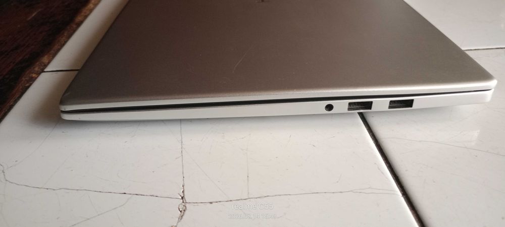 sprzedam laptop HUAWEI BoM-WDQ9