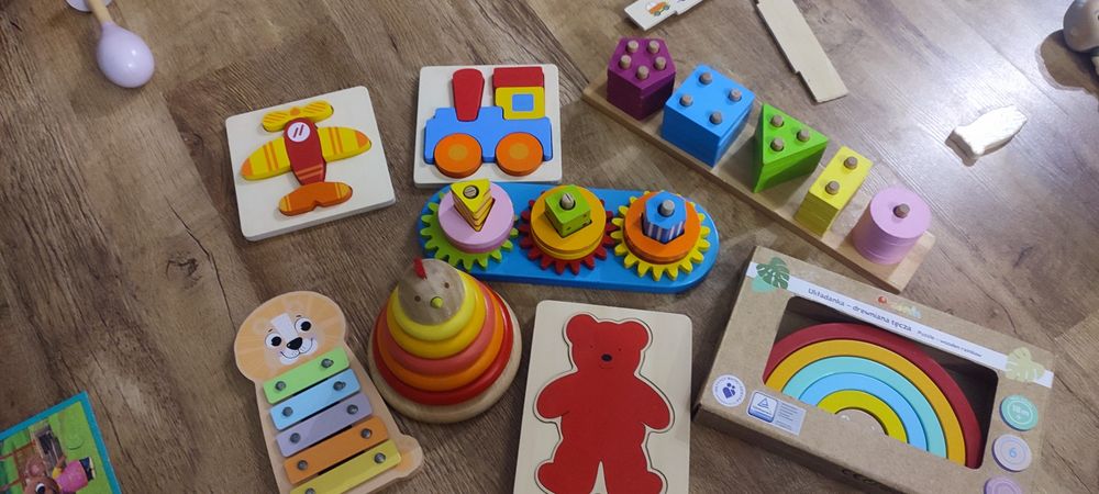 Zestaw drewnianych układanek