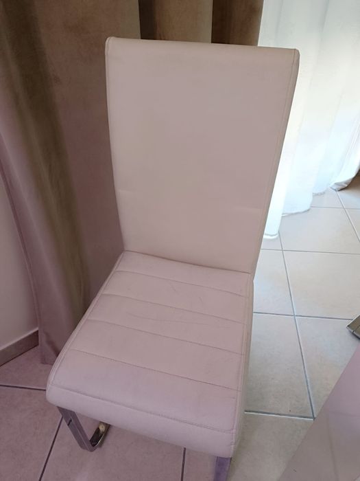 Mesa de Jantar + 4 Cadeiras