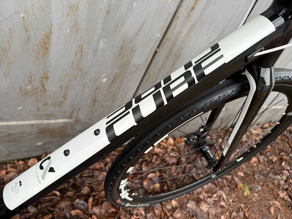 Гравел Cube Cross Race CMPT на осях\Shimano 105\вилка карбон