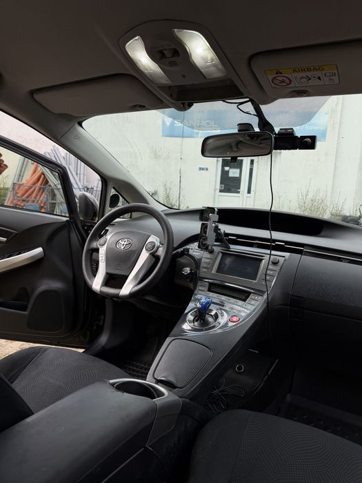 Toyota  Prius 30.