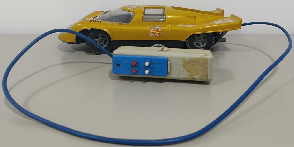 Carro Porsche 917 marca Gama comando por cabo