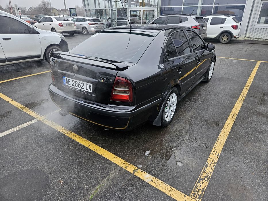 Продам шкоду тур 1.8 газ бензин