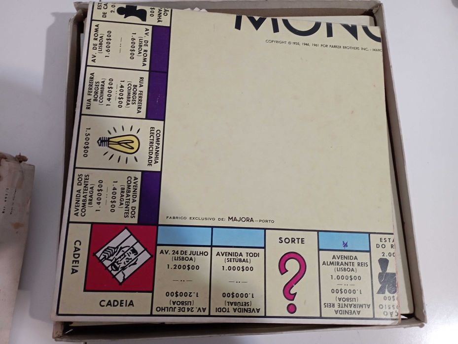 Monopólio em escudos incompleto