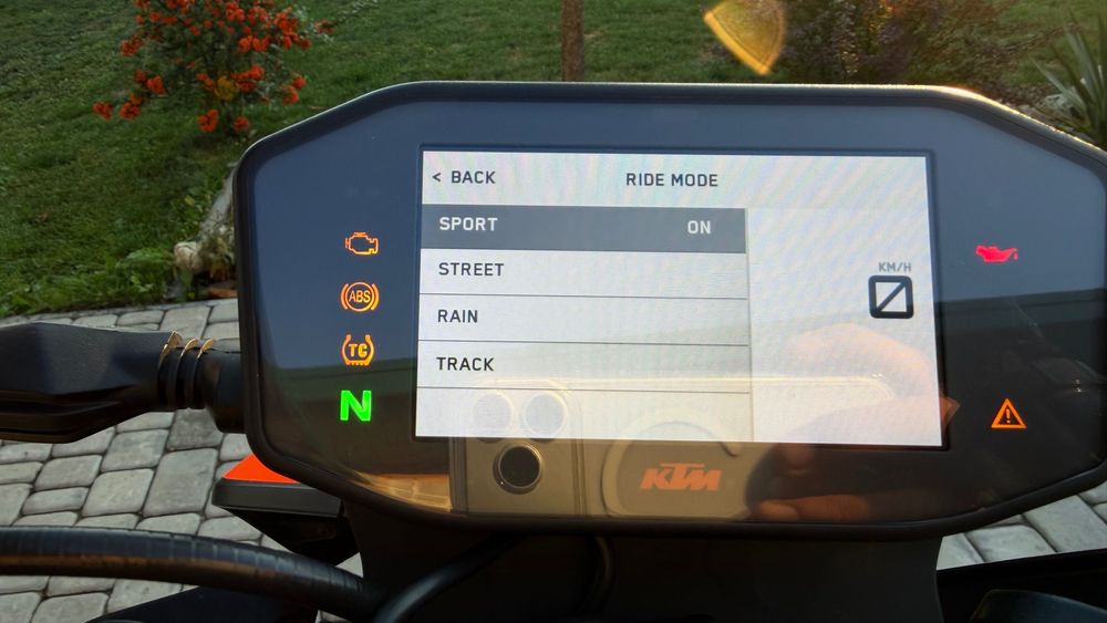 Мотоцикл KTM Duke 890 R 2022