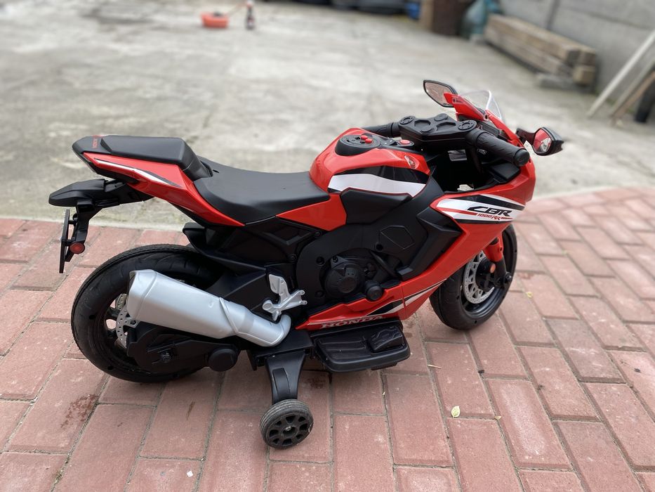Motor na akumulator Honda CBR 1000RR – sprawny, LED, ładowarka