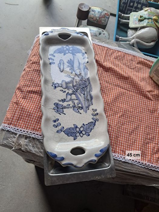 Travessa antiga em porcelana