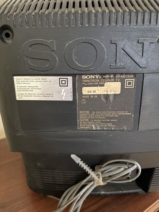 Sony Trinitron CRT TV pod retro gaming KV-M2150K