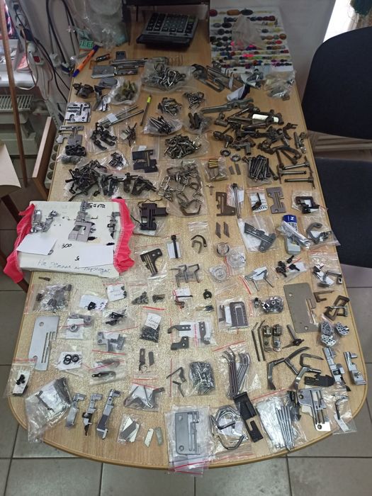 Запчясти к  оверлокам.