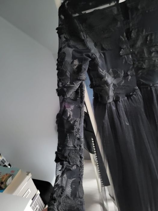 Czarna sukienka mini koronkowa tiulowa