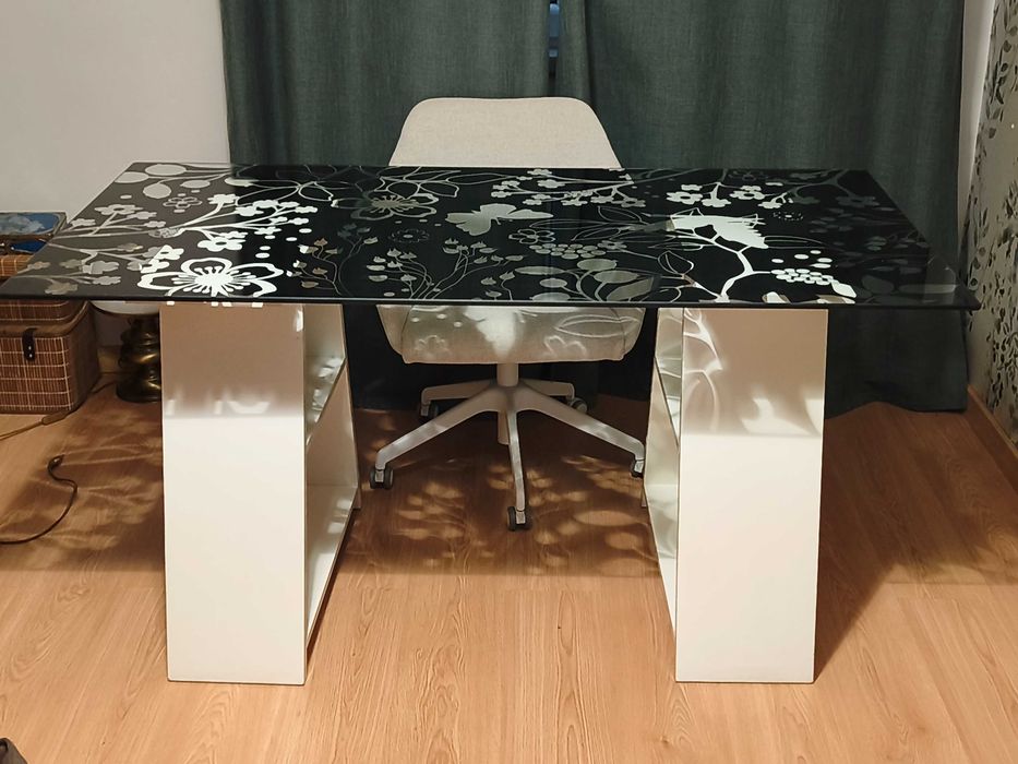 Secretárias tampo vidro com cavaletes IKEA