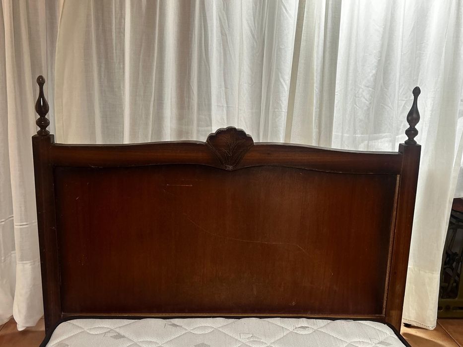 Cama e Colchão de solteiro