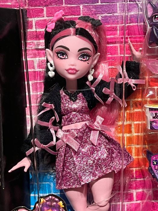 Monster high Draculaura New Look Core Refresh 2 Дракулаура базова