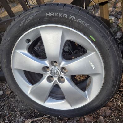 Koła alufelgi Toyota opona Nokian Hakka Black 2 17 cali