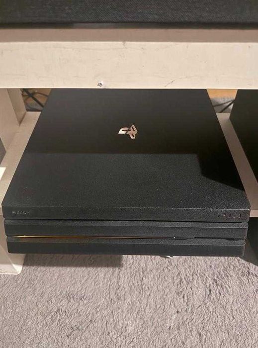 Konsola Ps4 Pro + kontroler