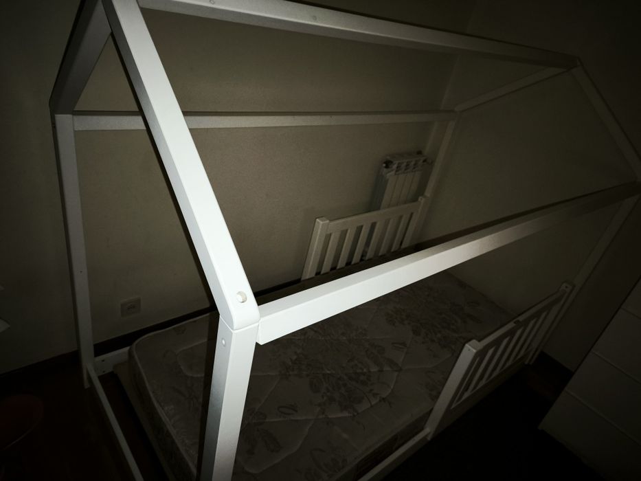 Cama criança estilo montessori com colchão