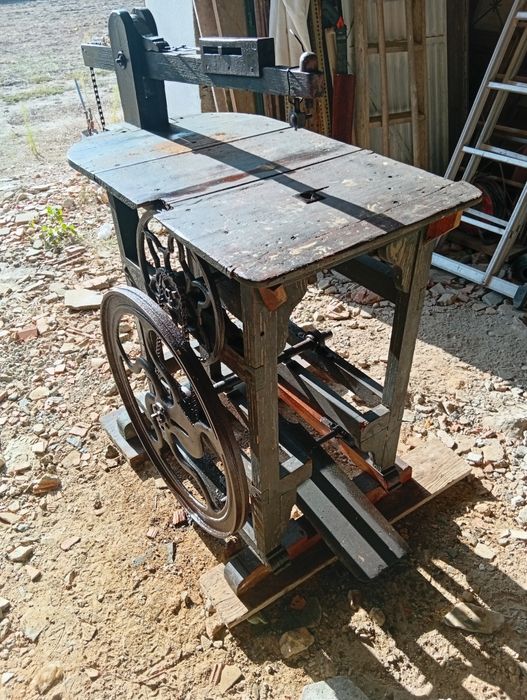 Máquina de corte centenária
