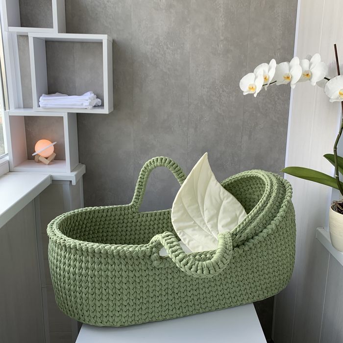 Люлька для немовляти. Кошик для новонародженої дитини.