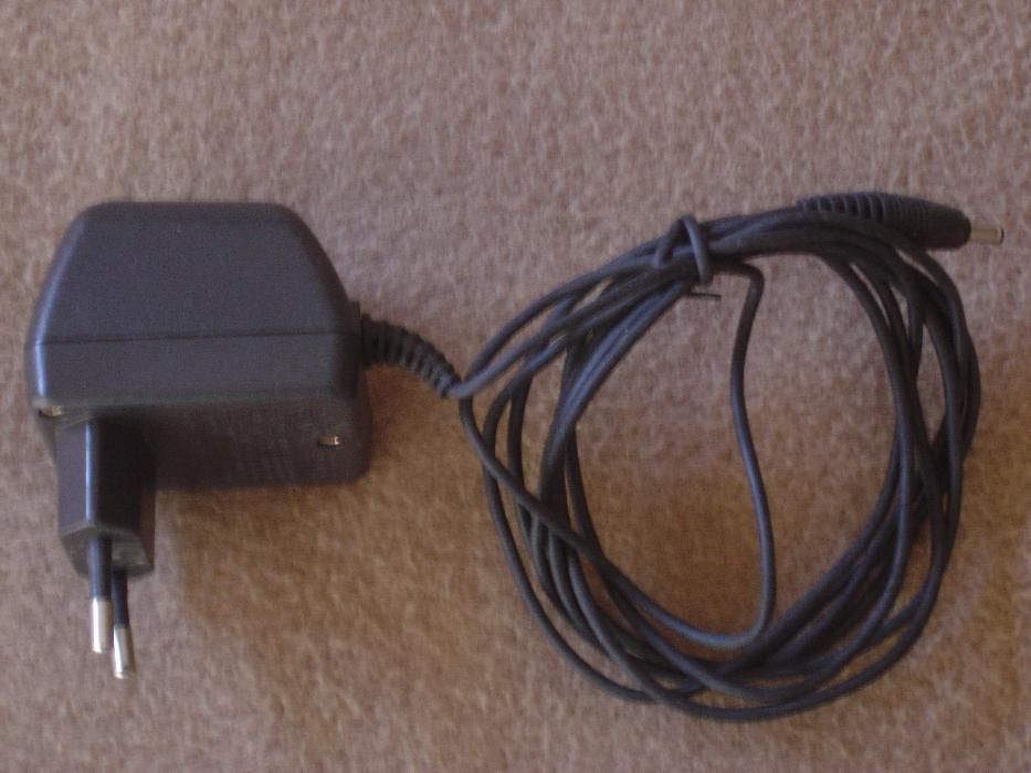 Carregador para telemóveis 220V AC / 3,7V DC 355 mA