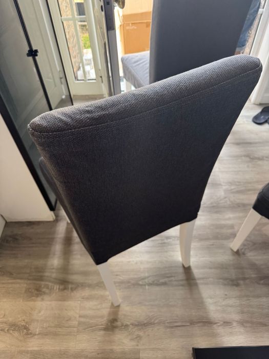 Vendo 4 cadeiras , estao como novos sem marcad ou riscos