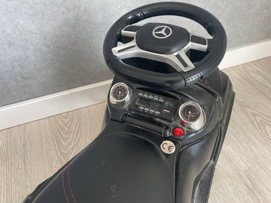 Дитяче авто Mercedes AMG 70х30х35см машинка для малюка транспорт самокат