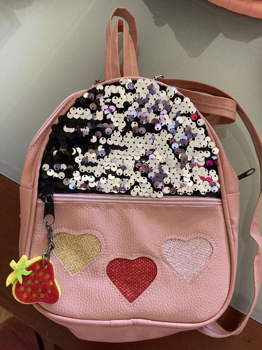 Mochilas  de menina e senhora
