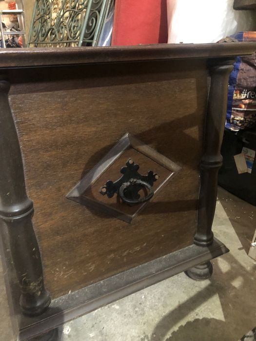 Arca de madeira maciça