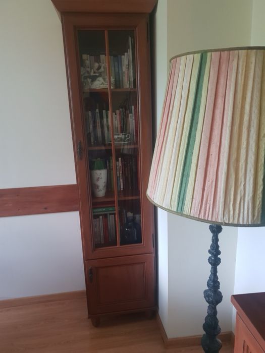 Meble do salonu, komoda, stół, krzesła i 2x witryna