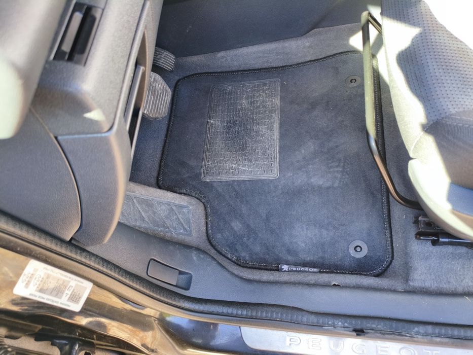 Peugeot 3008 1.6 HDi - Automático - Teto panorâmico - Impecável!