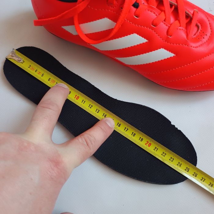 оригінальні бутси Adidas р40.5  довжина устілки по факту 25.5см