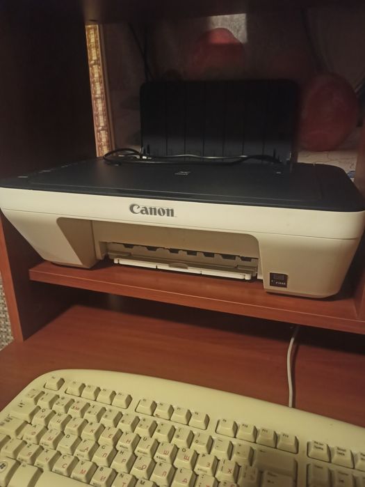 Всё вместе: компьютер, монитор, МФУ, блютуз камера, колонки