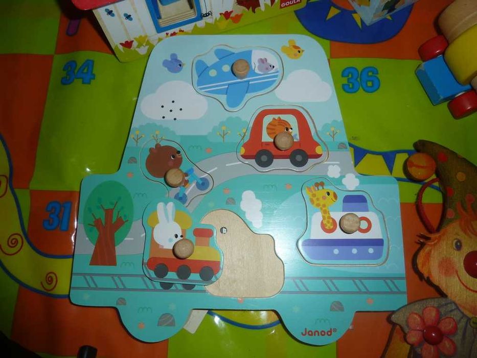 Brinquedos didáticos em madeira