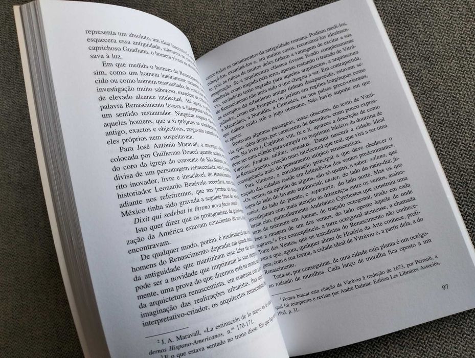 Livro "Breve história do urbanismo" de Fernando Chueca Goitia