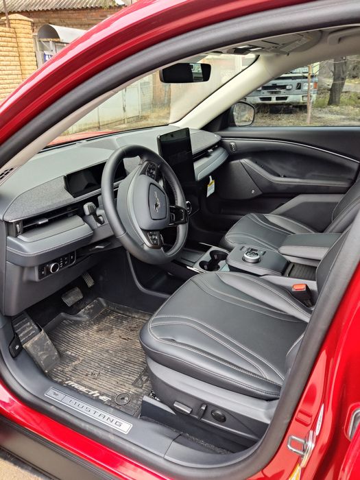 FORD MUSTANG MACH-E PREMIUM
98.7 kWh 23рік10місяць