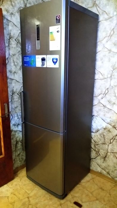 Холодильник Samsung