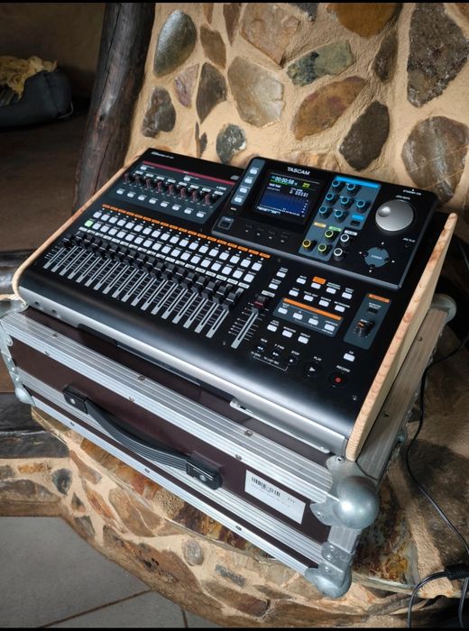 Tascam DP24 SD/MIDI +flight case